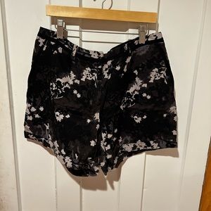 Cute H&M shorts size 12, linen blend.